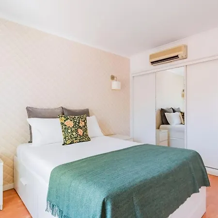 Διαμέρισμα Hang Your Hat *