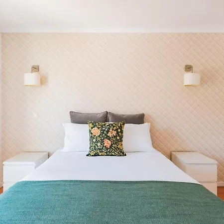 Apartment Hang Your Hat